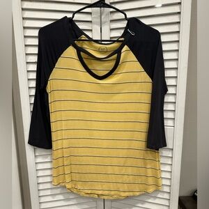 Maurice’s quarter length shirt size small